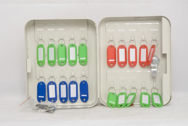 key-cabinet-with-key-tags-20-keys